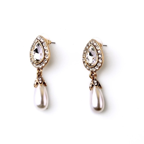 GE21 | Pearl Pendant Crystal Statement Earrings - Picture 2 of 6